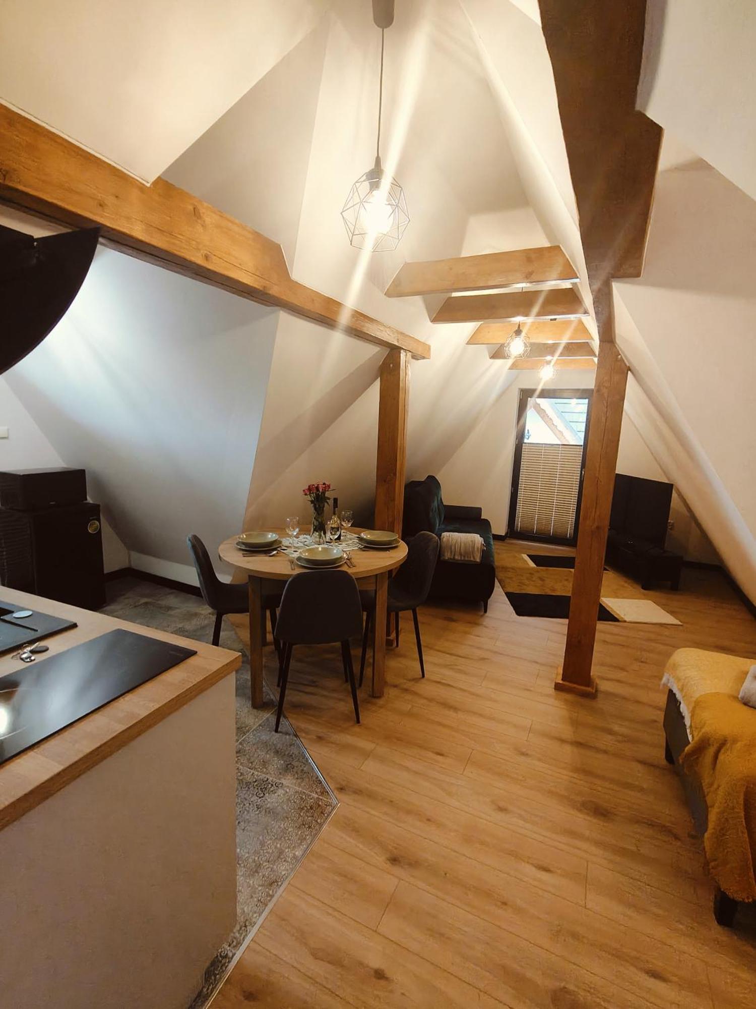 Apartament 52 *